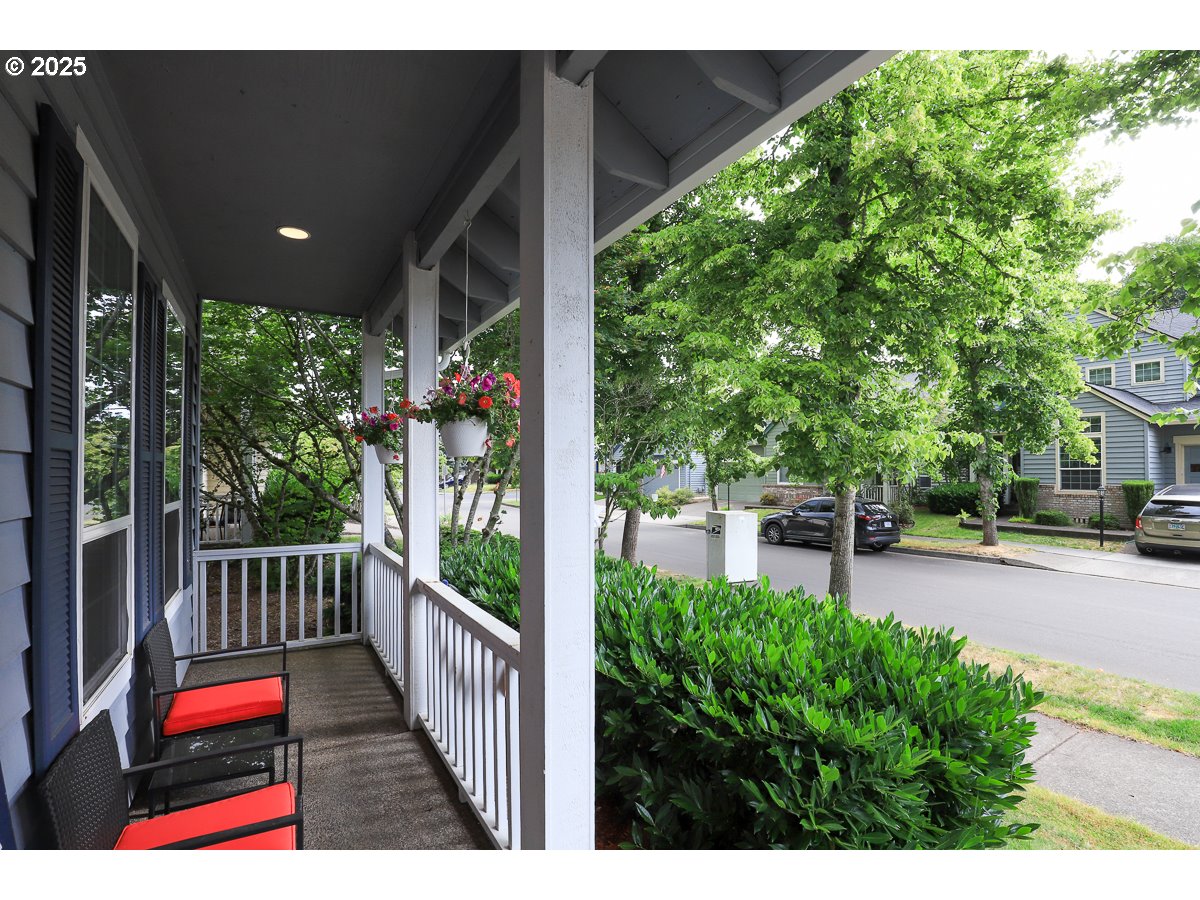 2619 NE CHARLOIS DR