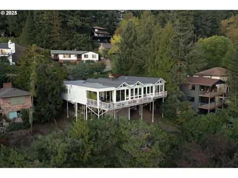 4141 SW WASHOUGA AVE Portland OR 97239
