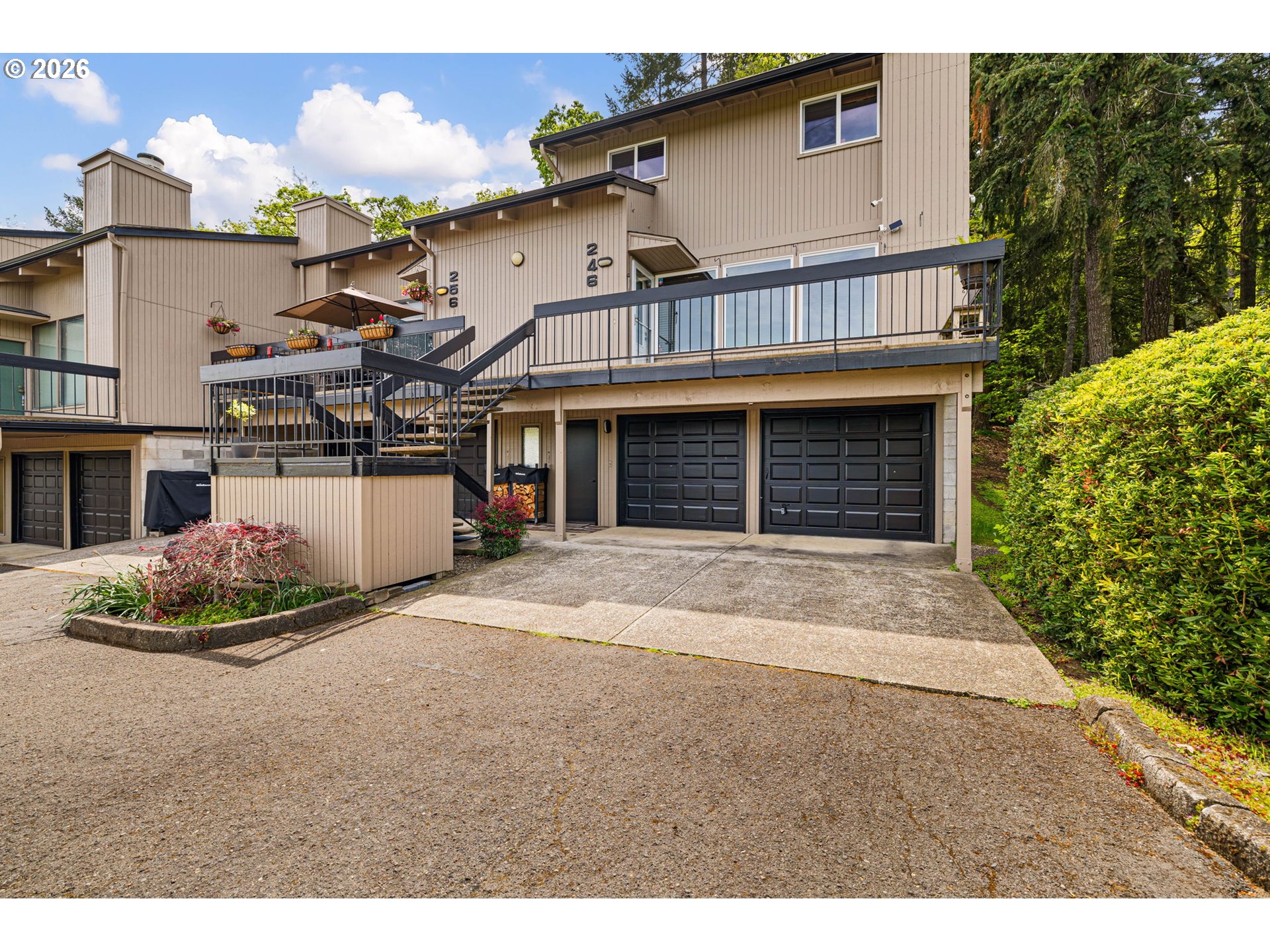 246 WOODRIDGE DR