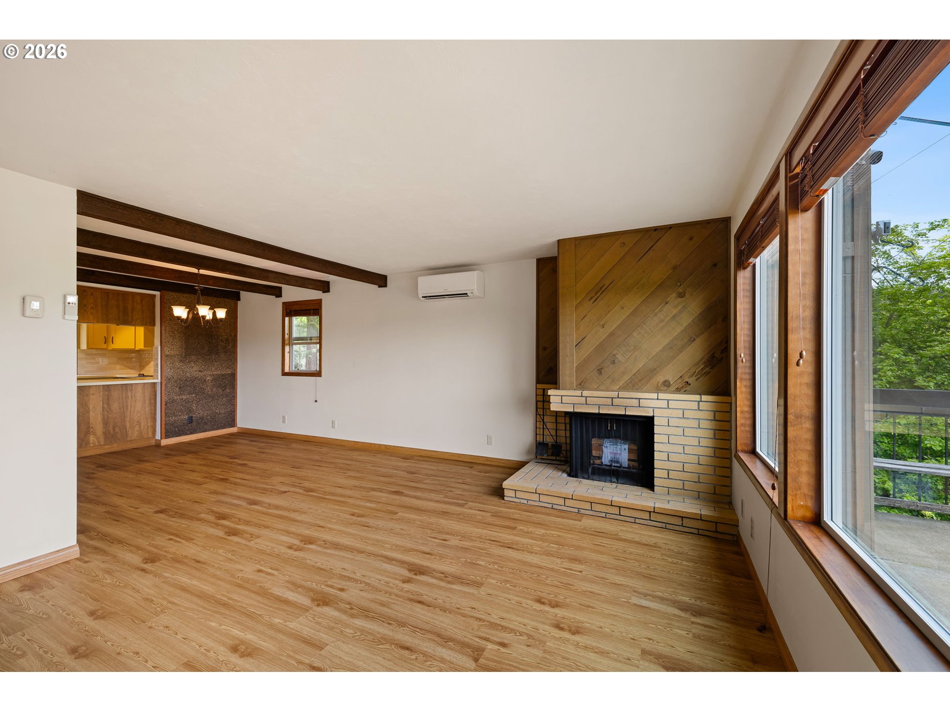 246 WOODRIDGE DR