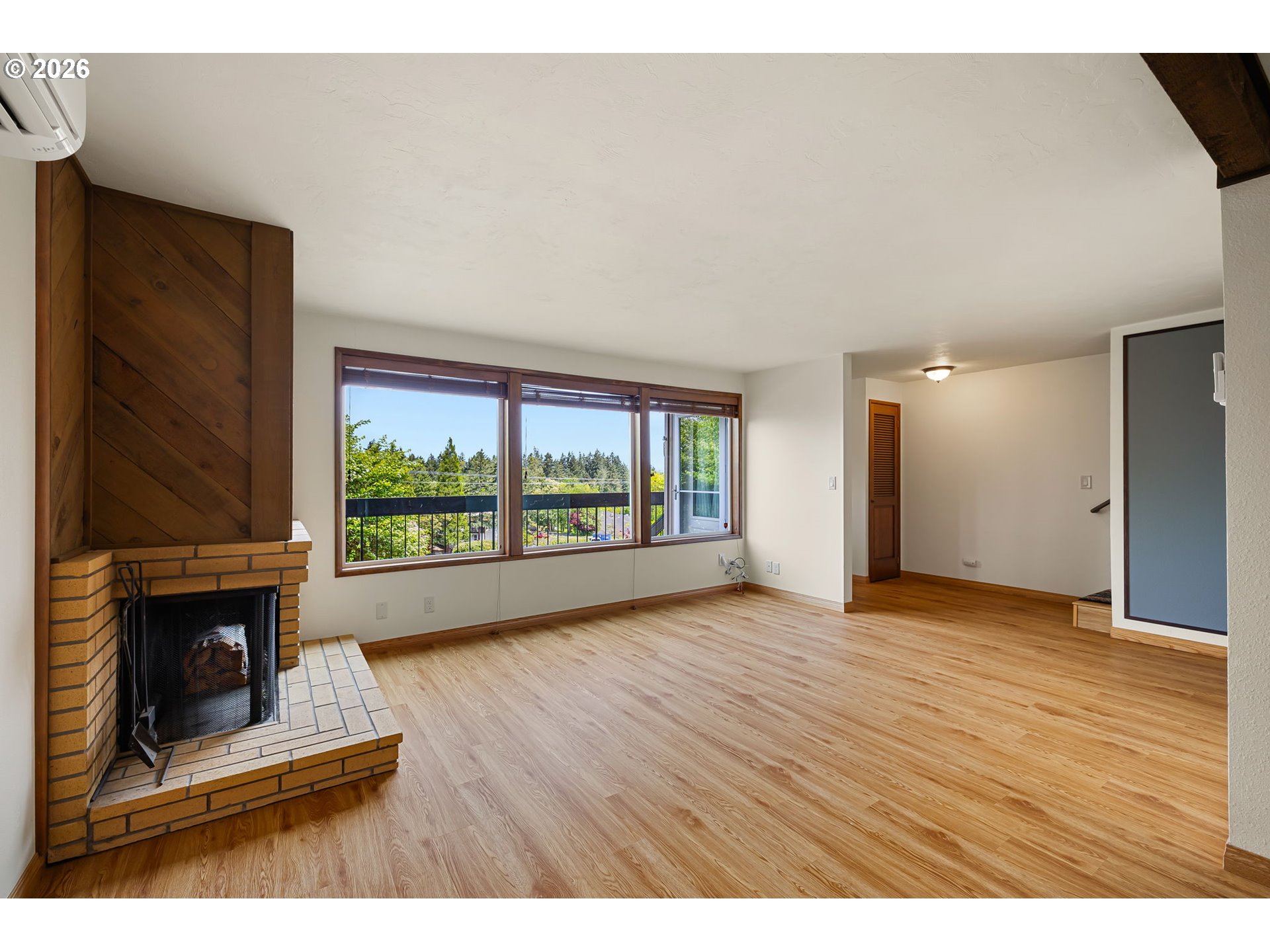 246 WOODRIDGE DR