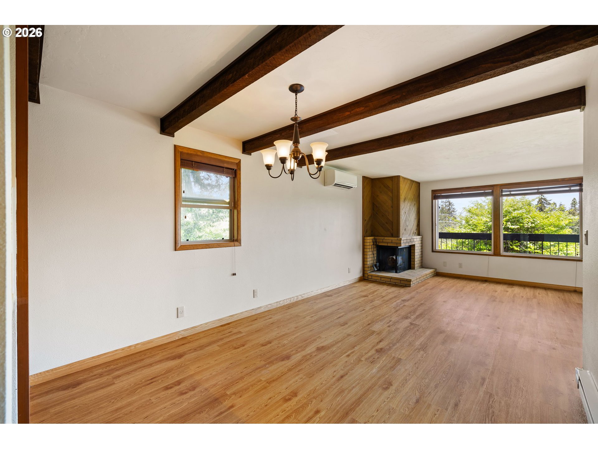 246 WOODRIDGE DR