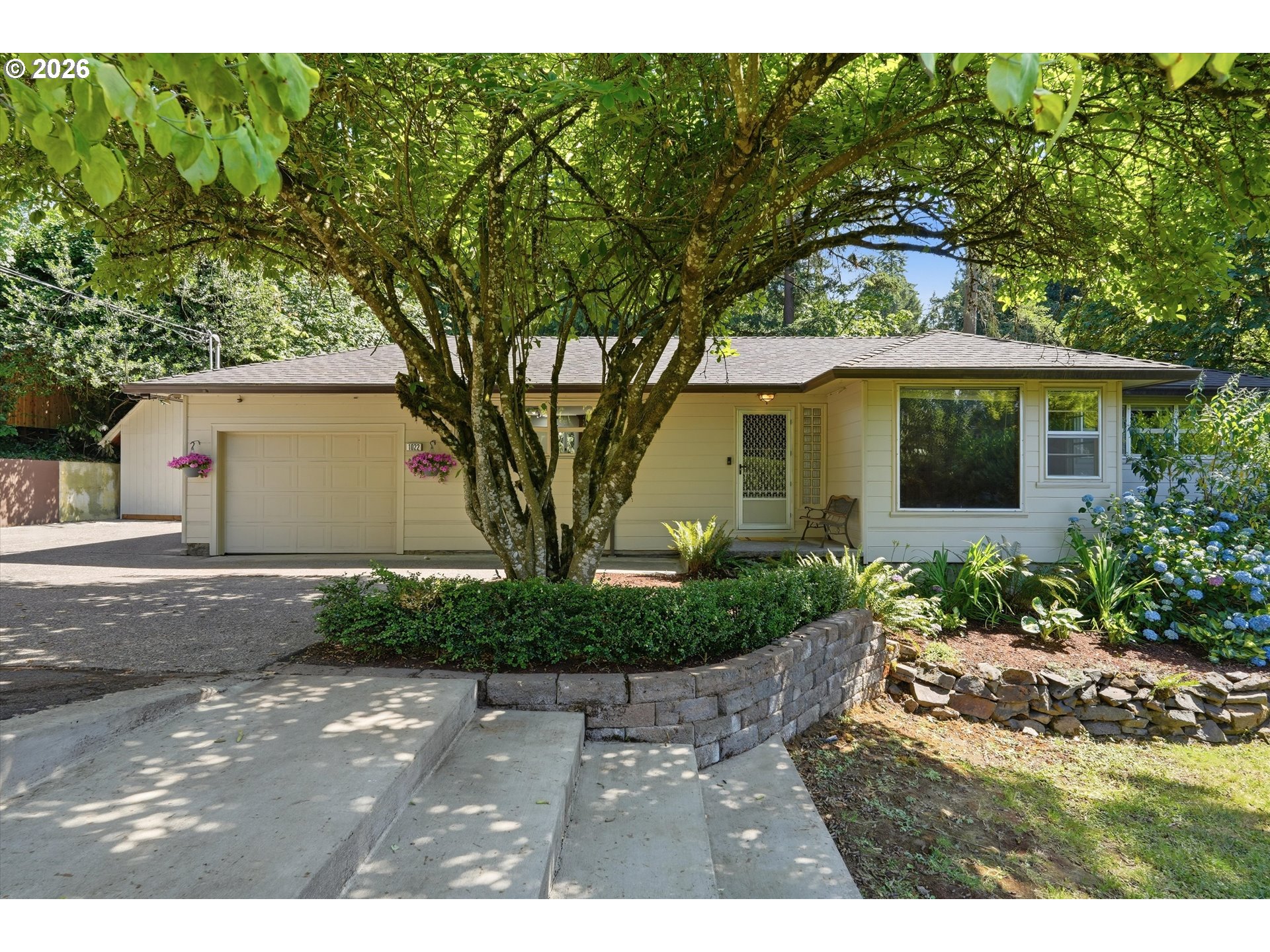 1022 SE DOGWOOD LN