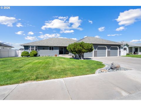 Photo of 1020 SW 19th Ct, Hermiston, OR 97838 (MLS # 289014298)
