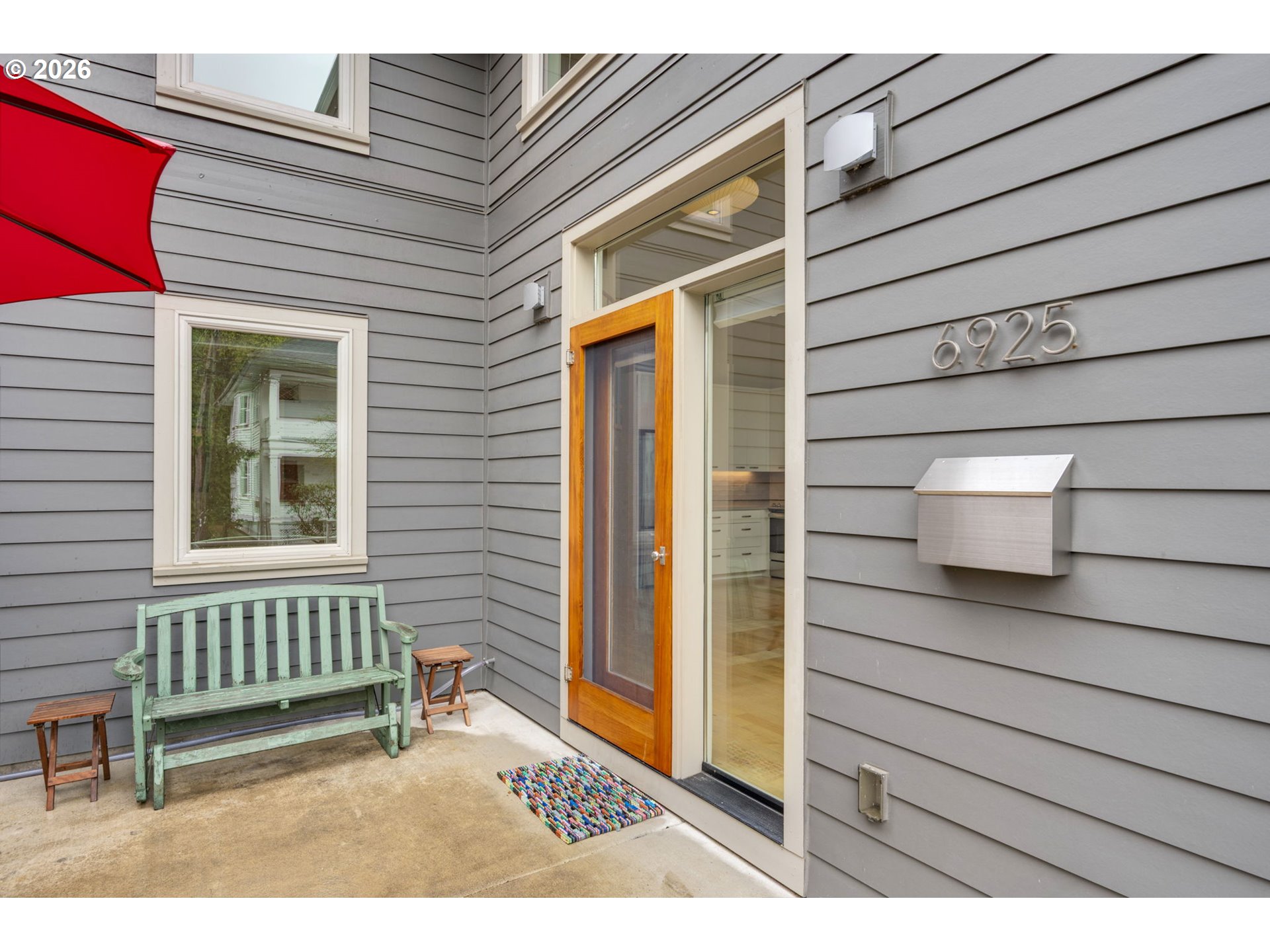 6925 SE Morrison AVE