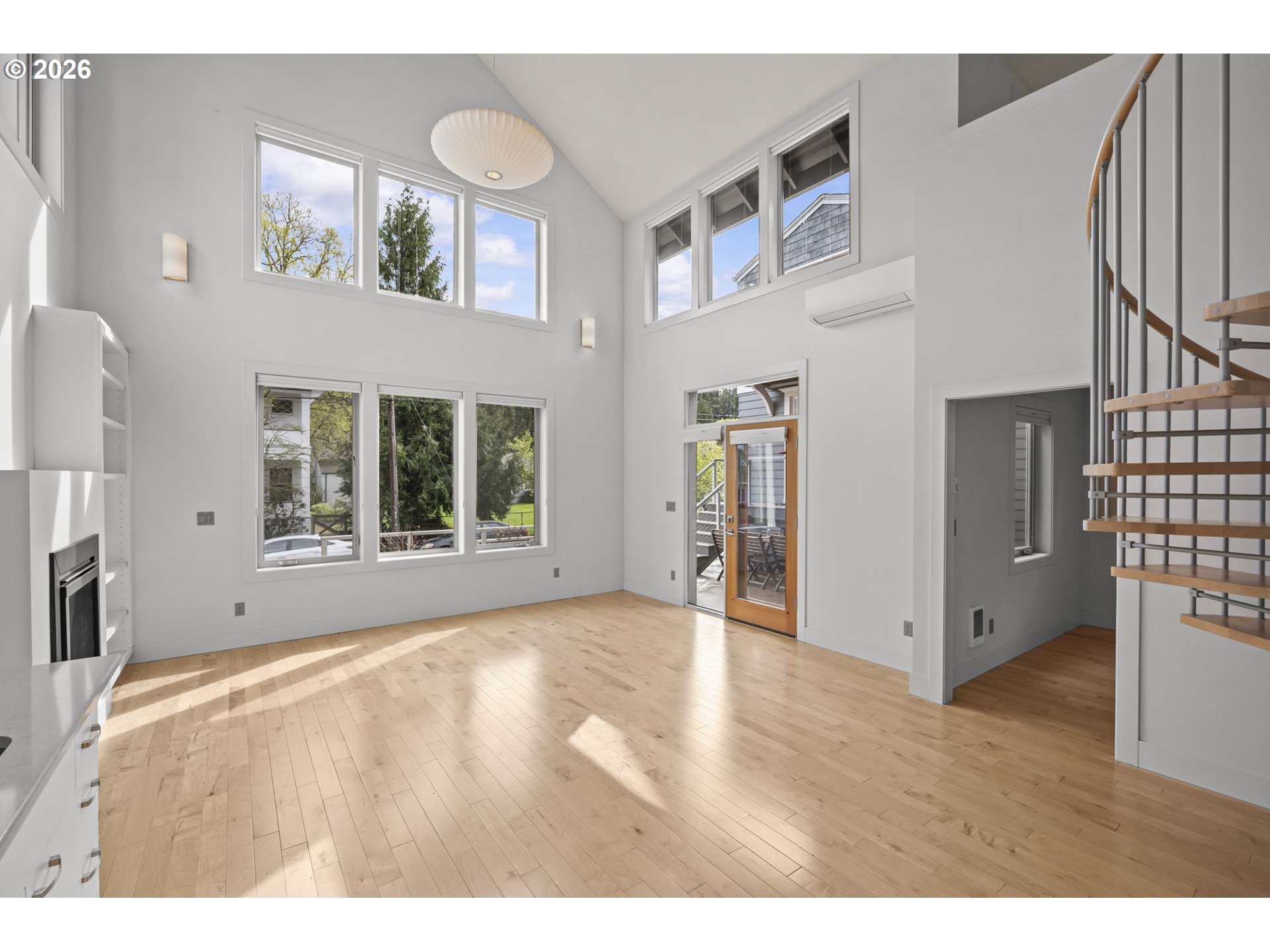 6925 SE Morrison AVE