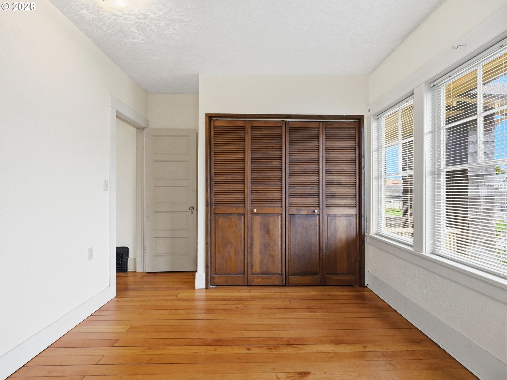 860 BEACH DR
