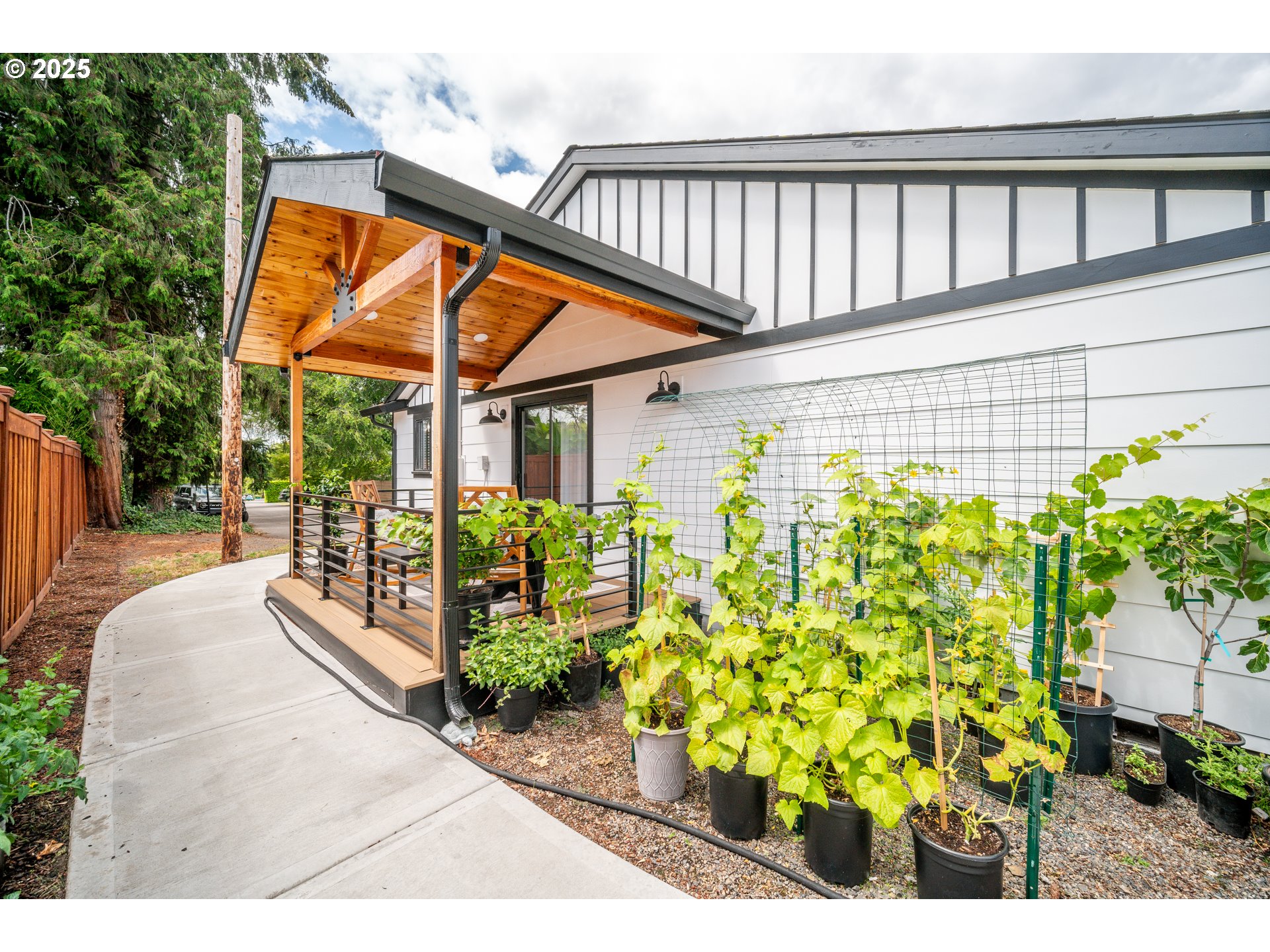 8955 SW CLUB MEADOW LN