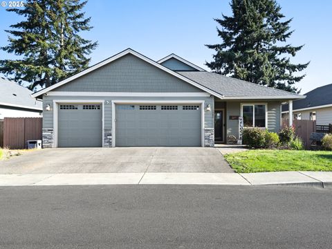 1085 E 1ST AVE Estacada OR 97023