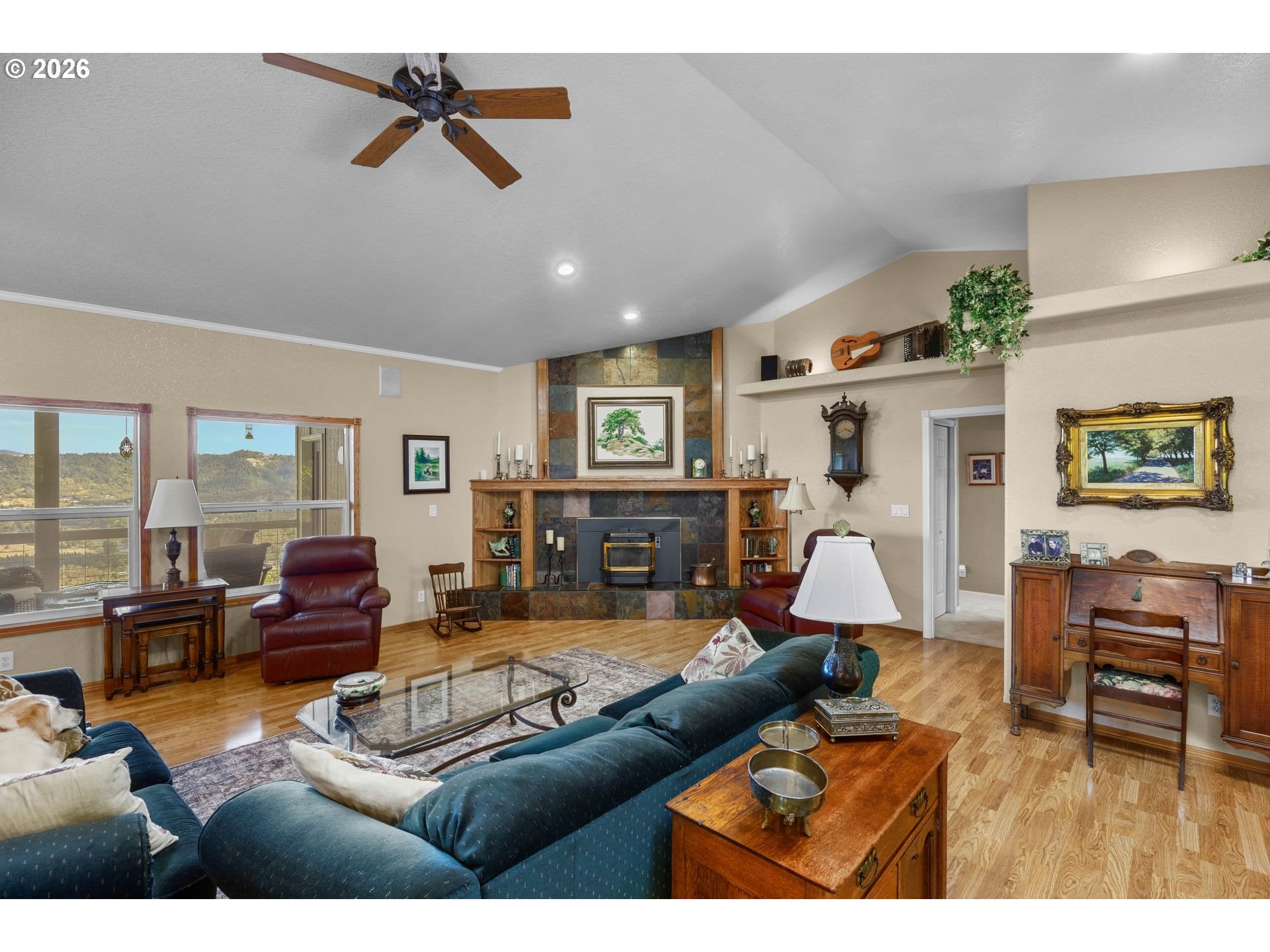 470 BLACK OAK DR