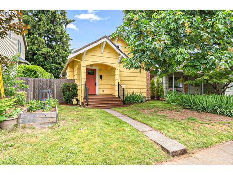 Photo of 5811 N Princeton St, Portland, OR 97203 (MLS # 634522355)
