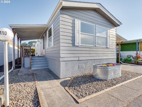 A home in Newberg