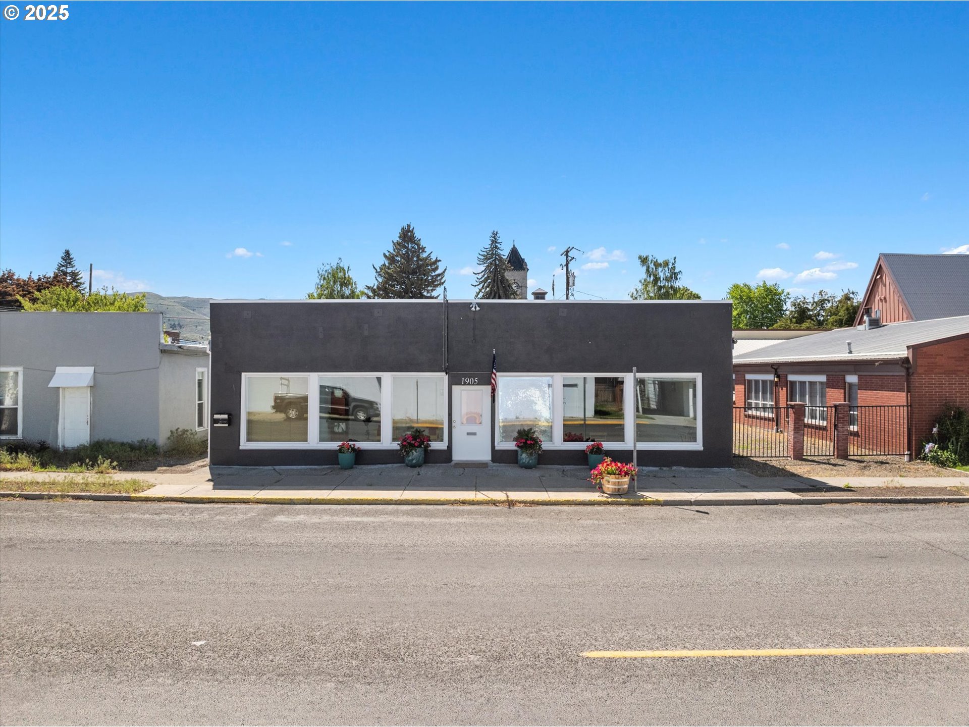 1905 2ND ST