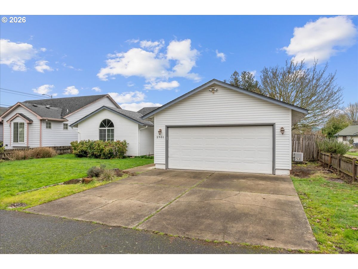 2931 Hollywood DR NE