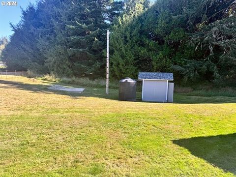 A home in Coos Bay