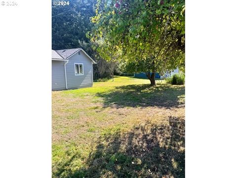 A home in Coos Bay