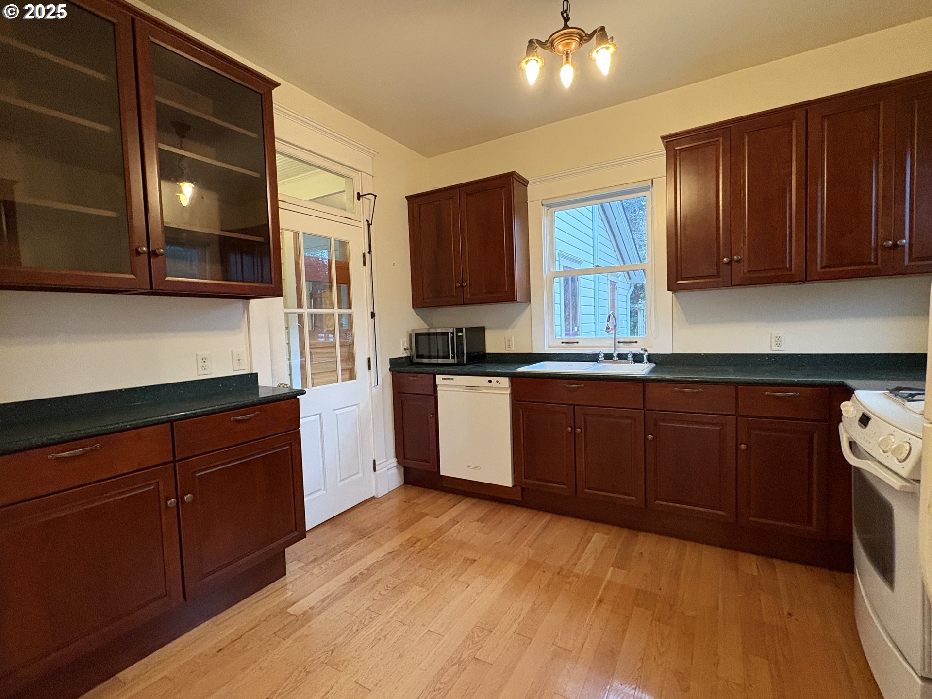 Stayton, Oregon 97383, United States, 4 Bedrooms Bedrooms, ,2 BathroomsBathrooms,Residential,Active,255211