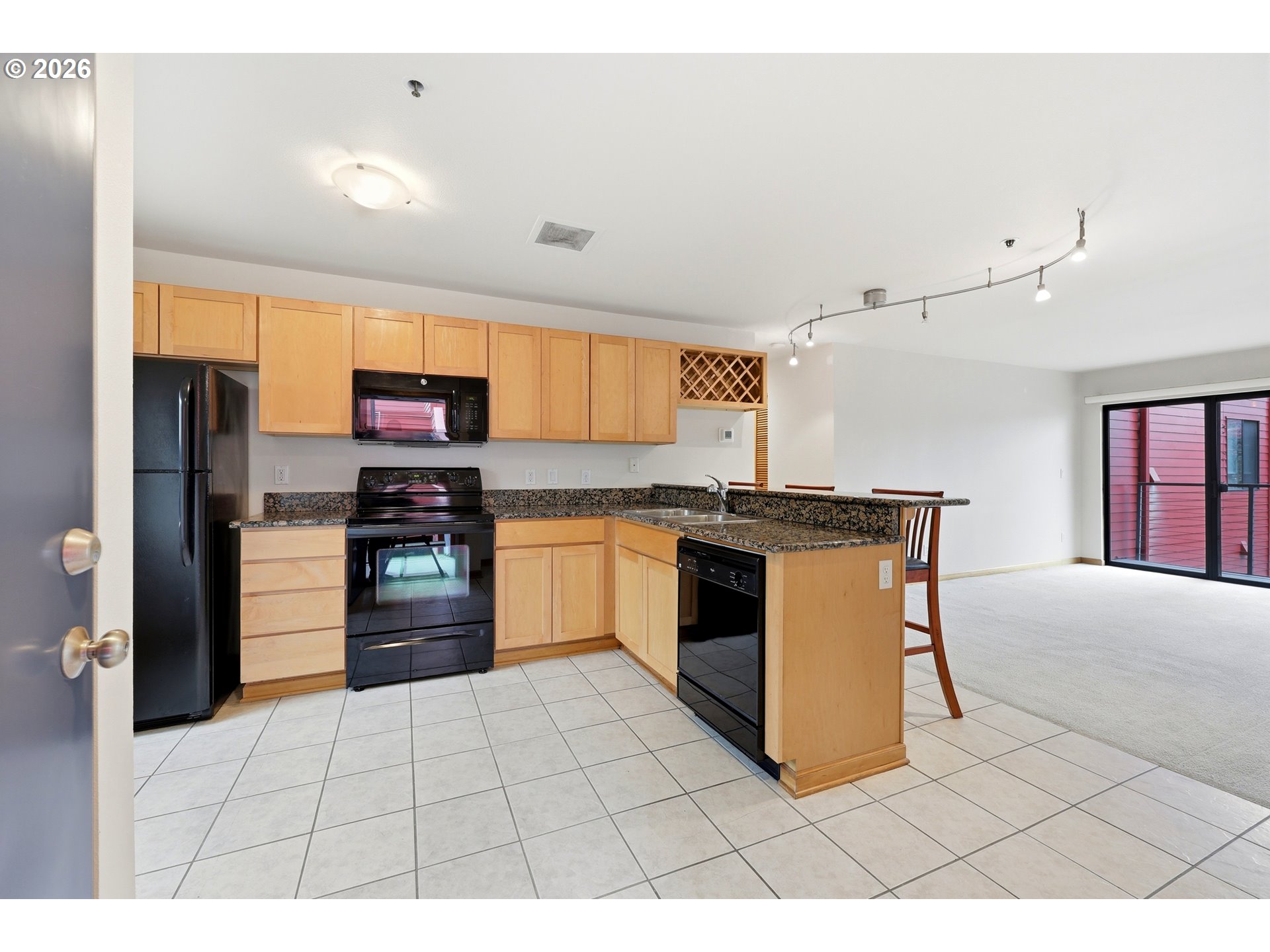 910 NW NAITO PKWY NW I-12