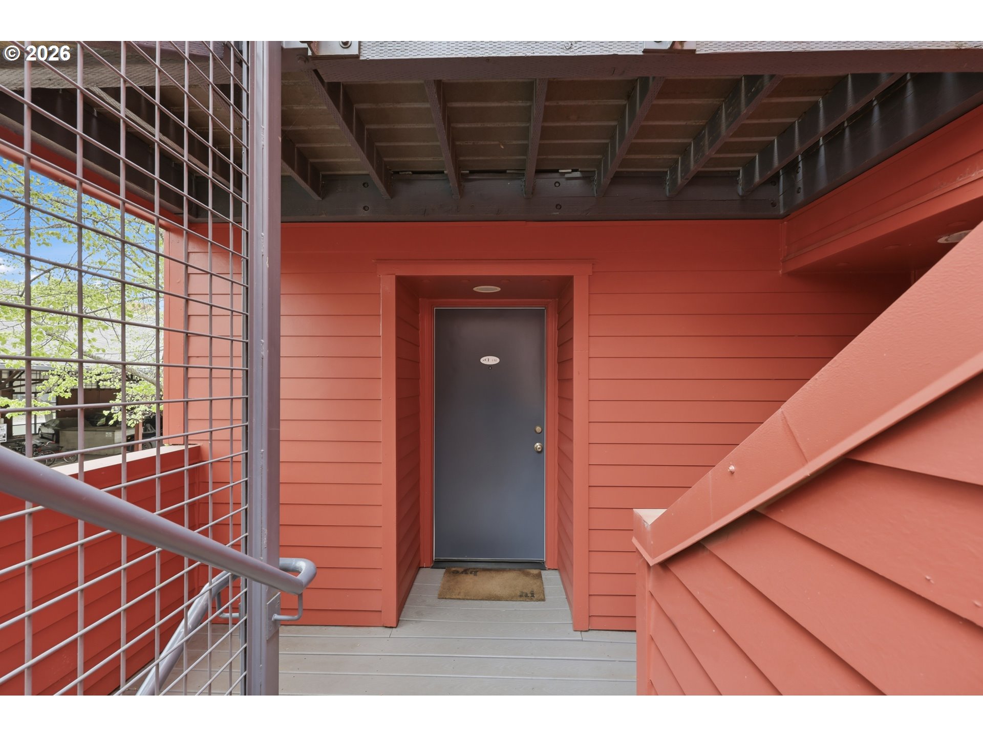 910 NW NAITO PKWY NW I-12