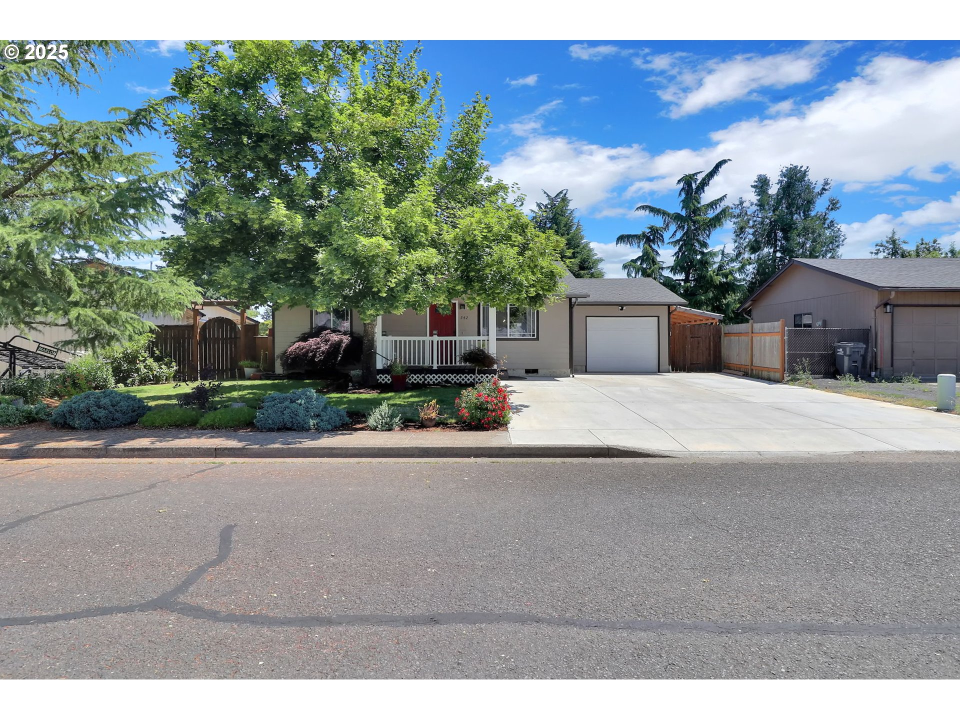 542 PINE CT