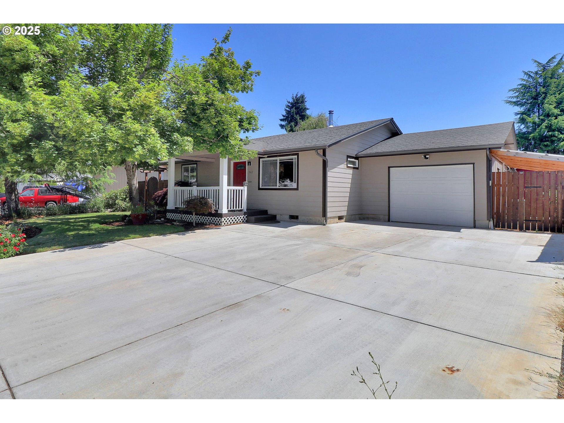 542 PINE CT