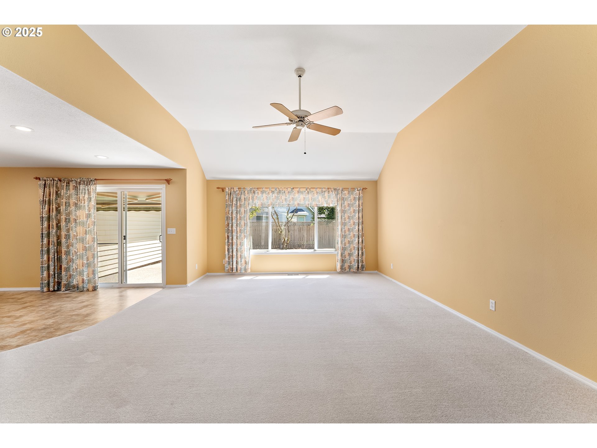 1123 NW RIVERFRONT DR