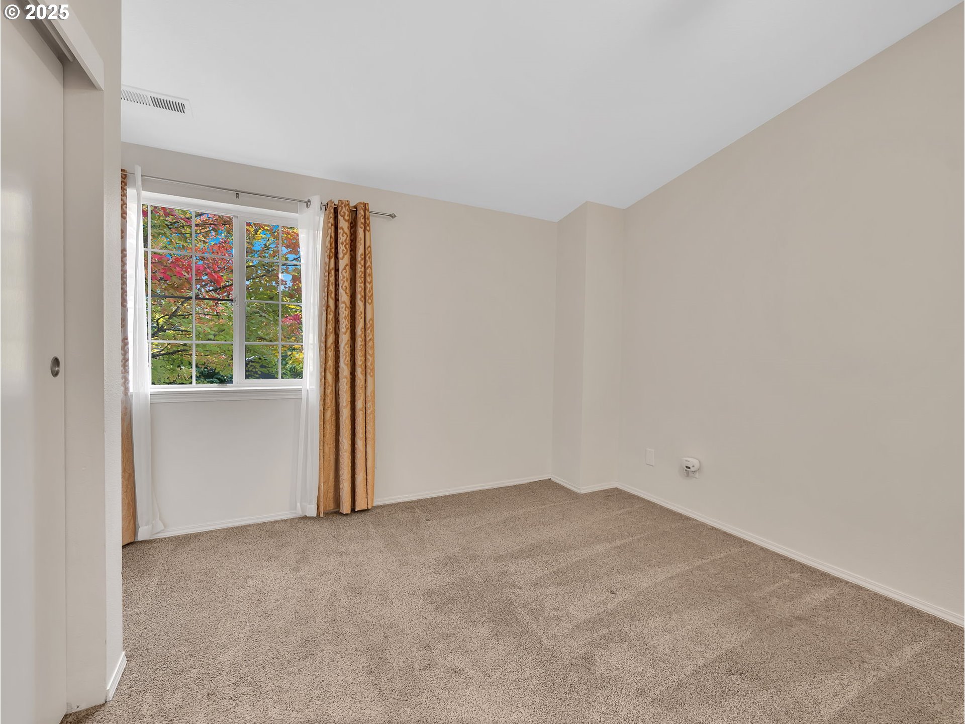 Portland, Oregon 97202, United States, 2 Bedrooms Bedrooms, ,3 BathroomsBathrooms,Residential,Active,235368