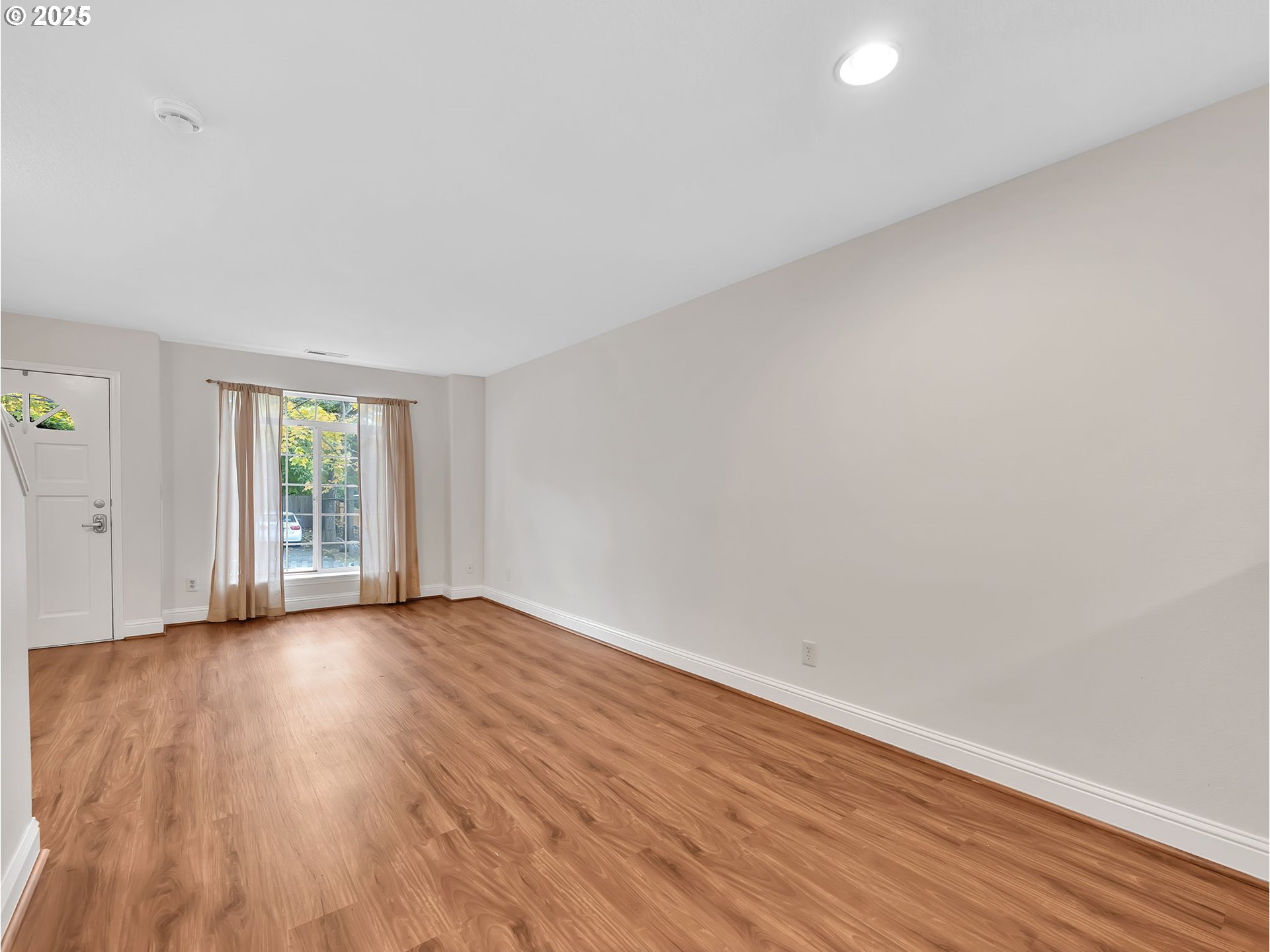 Portland, Oregon 97202, United States, 2 Bedrooms Bedrooms, ,3 BathroomsBathrooms,Residential,Active,235368