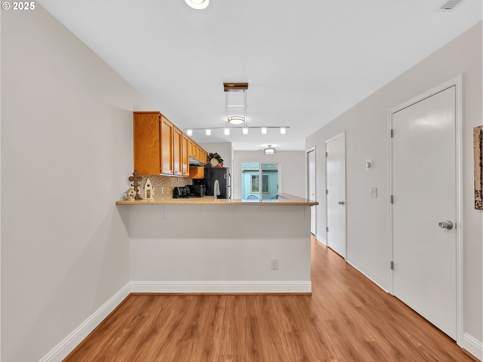 Portland, Oregon 97202, United States, 2 Bedrooms Bedrooms, ,3 BathroomsBathrooms,Residential,Active,235368