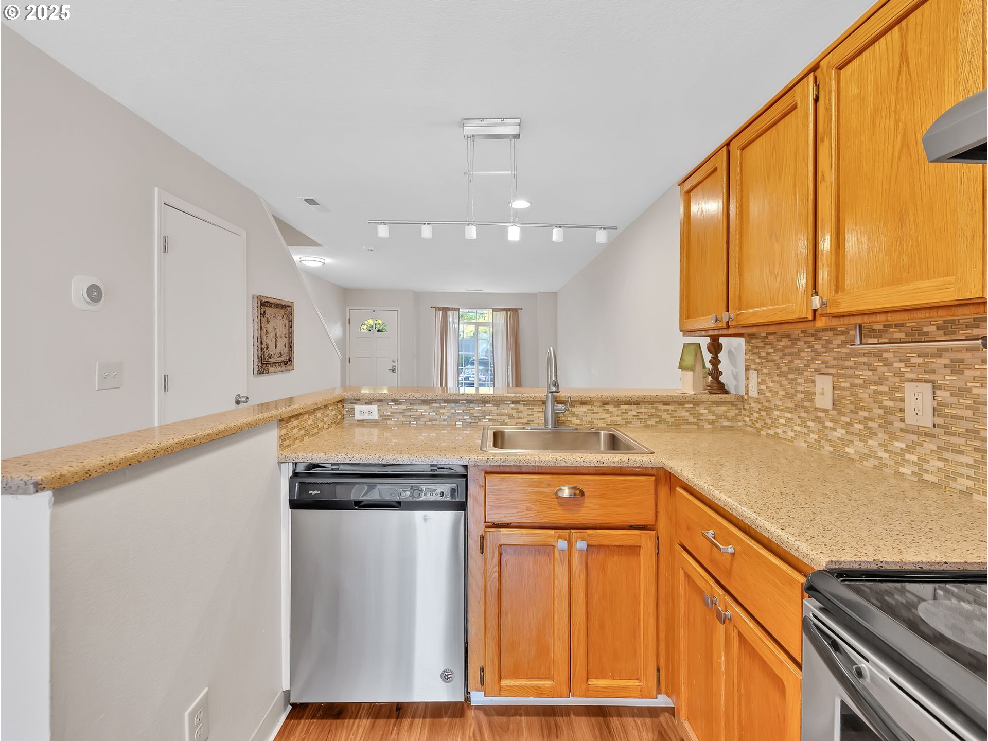 Portland, Oregon 97202, United States, 2 Bedrooms Bedrooms, ,3 BathroomsBathrooms,Residential,Active,235368