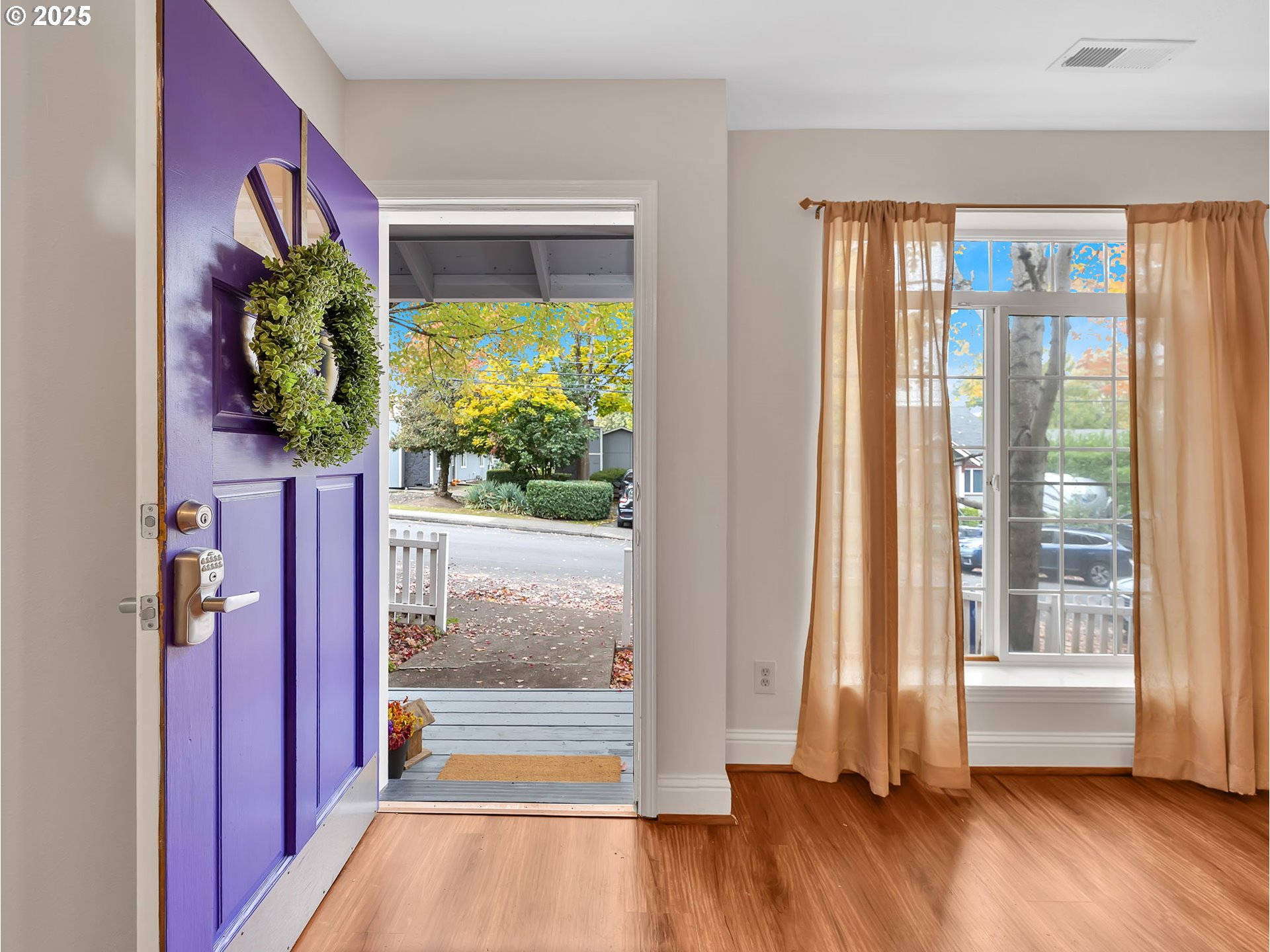 Portland, Oregon 97202, United States, 2 Bedrooms Bedrooms, ,3 BathroomsBathrooms,Residential,Active,235368