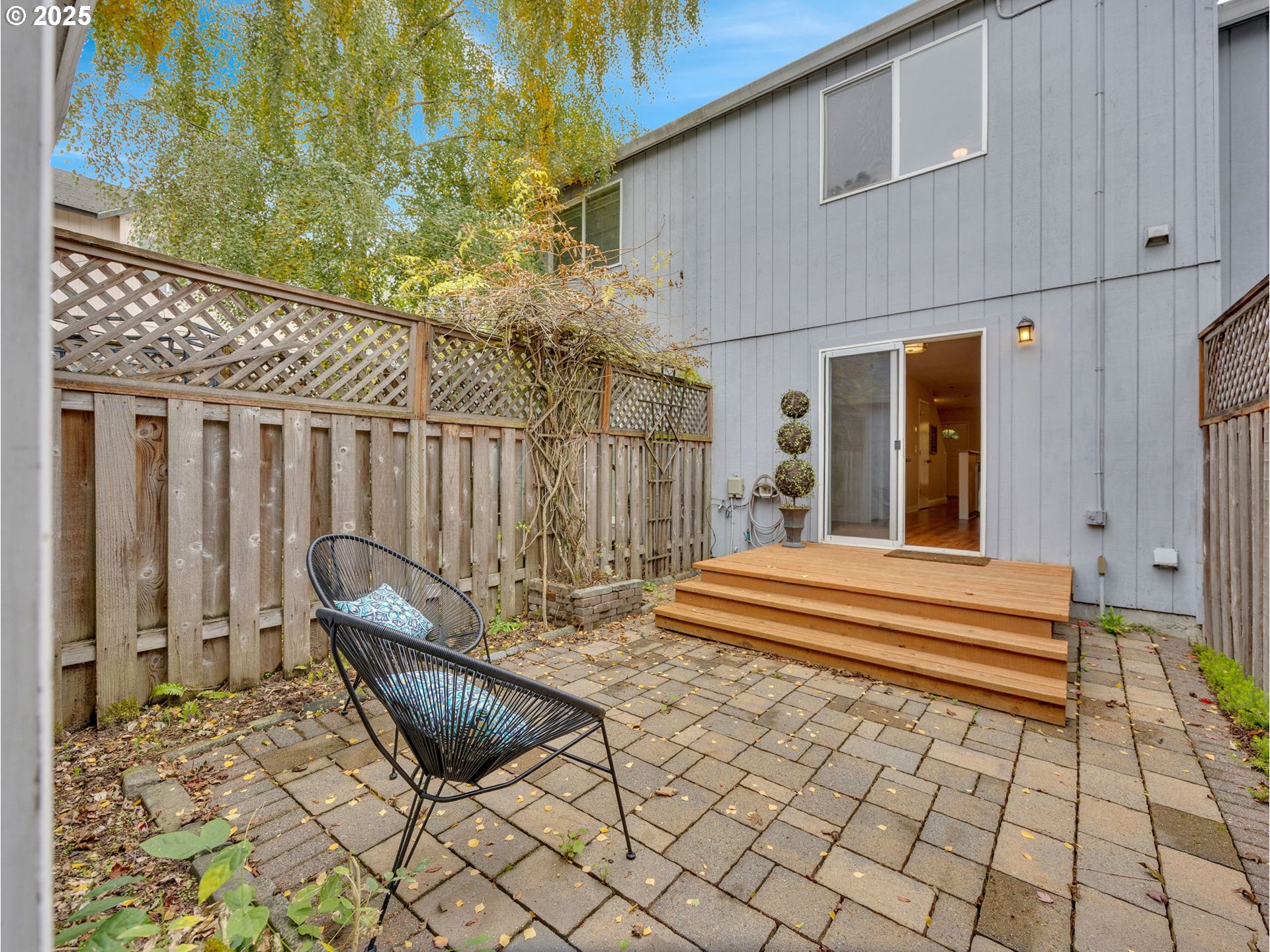 Portland, Oregon 97202, United States, 2 Bedrooms Bedrooms, ,3 BathroomsBathrooms,Residential,Active,235368