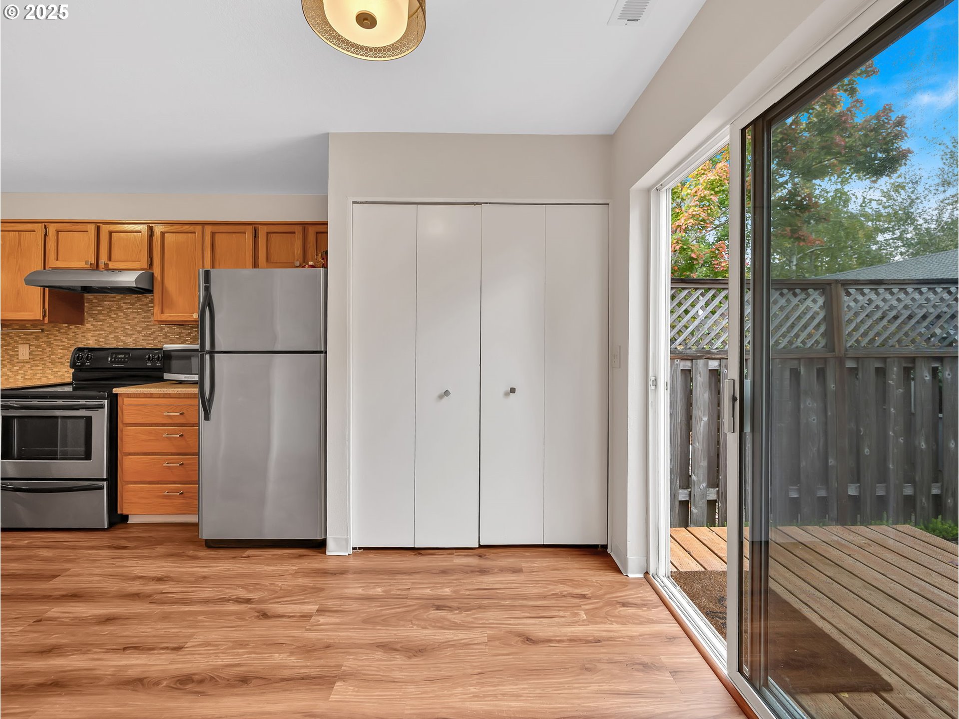 Portland, Oregon 97202, United States, 2 Bedrooms Bedrooms, ,3 BathroomsBathrooms,Residential,Active,235368