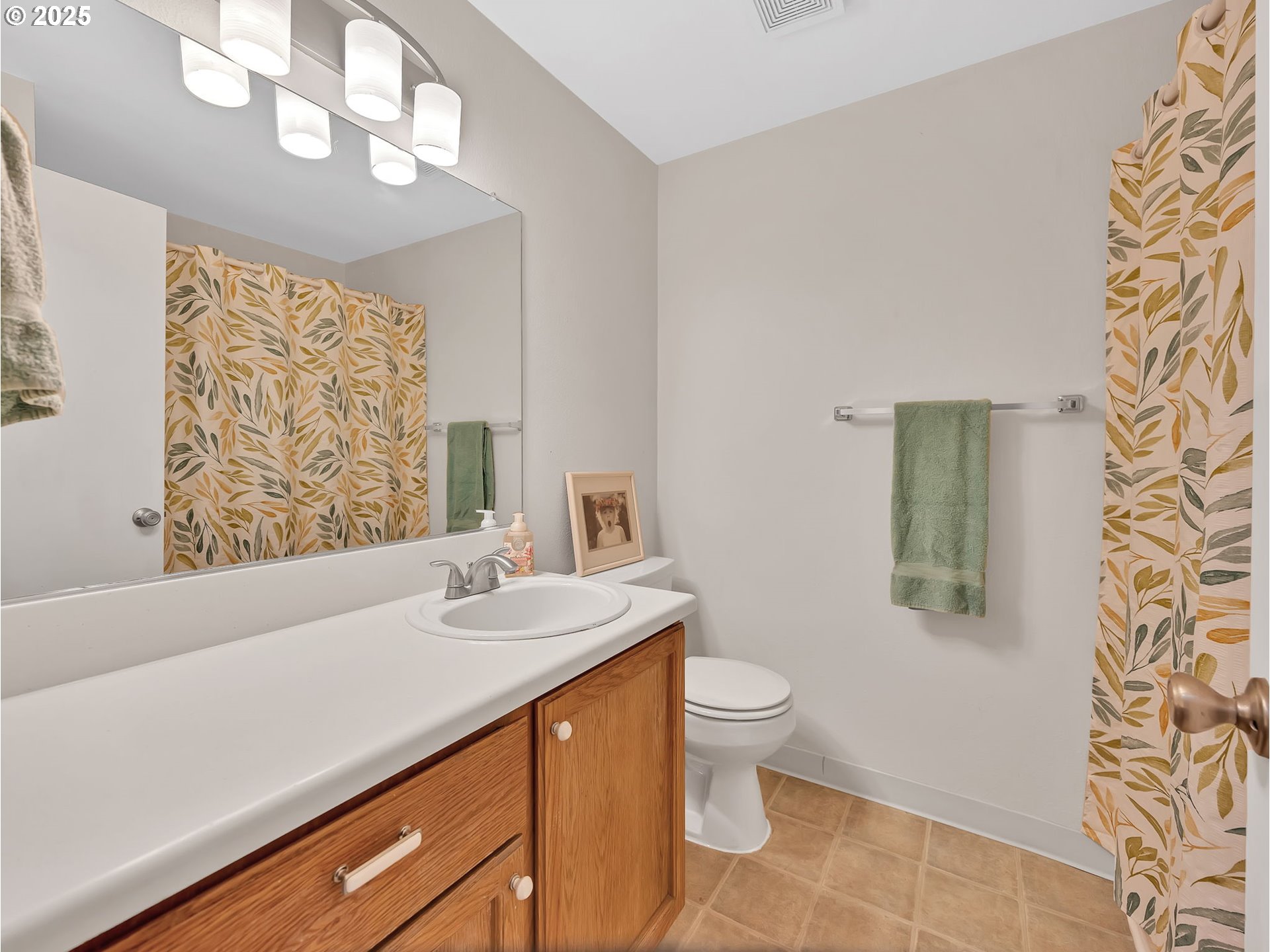 Portland, Oregon 97202, United States, 2 Bedrooms Bedrooms, ,3 BathroomsBathrooms,Residential,Active,235368