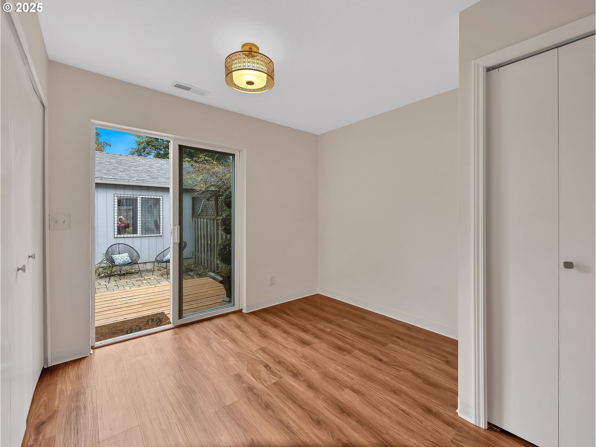 Portland, Oregon 97202, United States, 2 Bedrooms Bedrooms, ,3 BathroomsBathrooms,Residential,Active,235368