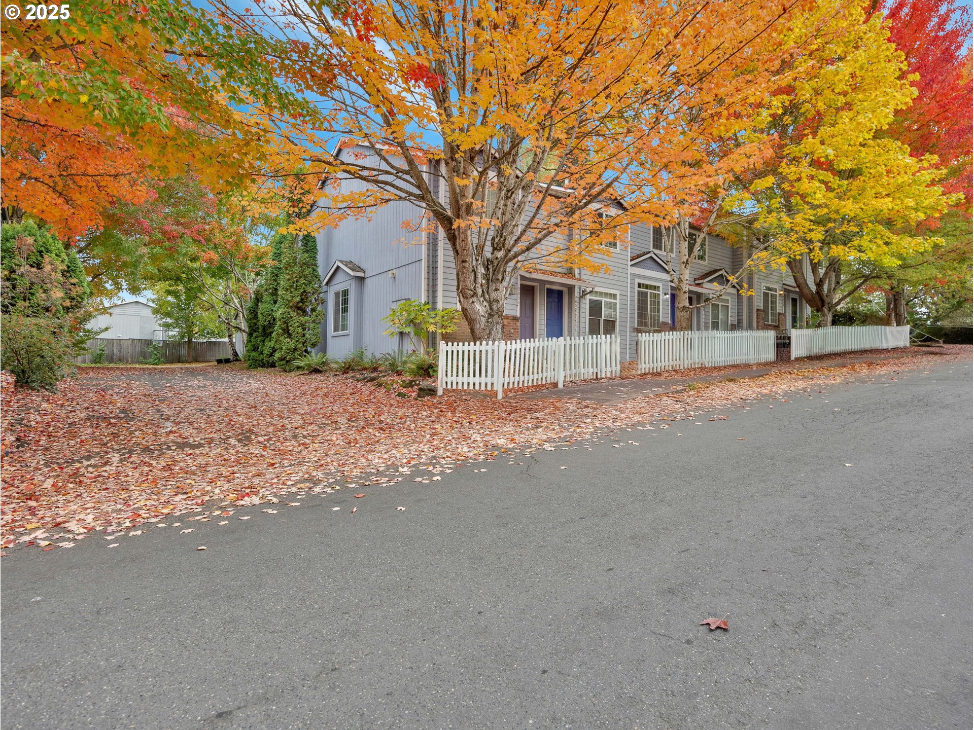 Portland, Oregon 97202, United States, 2 Bedrooms Bedrooms, ,3 BathroomsBathrooms,Residential,Active,235368