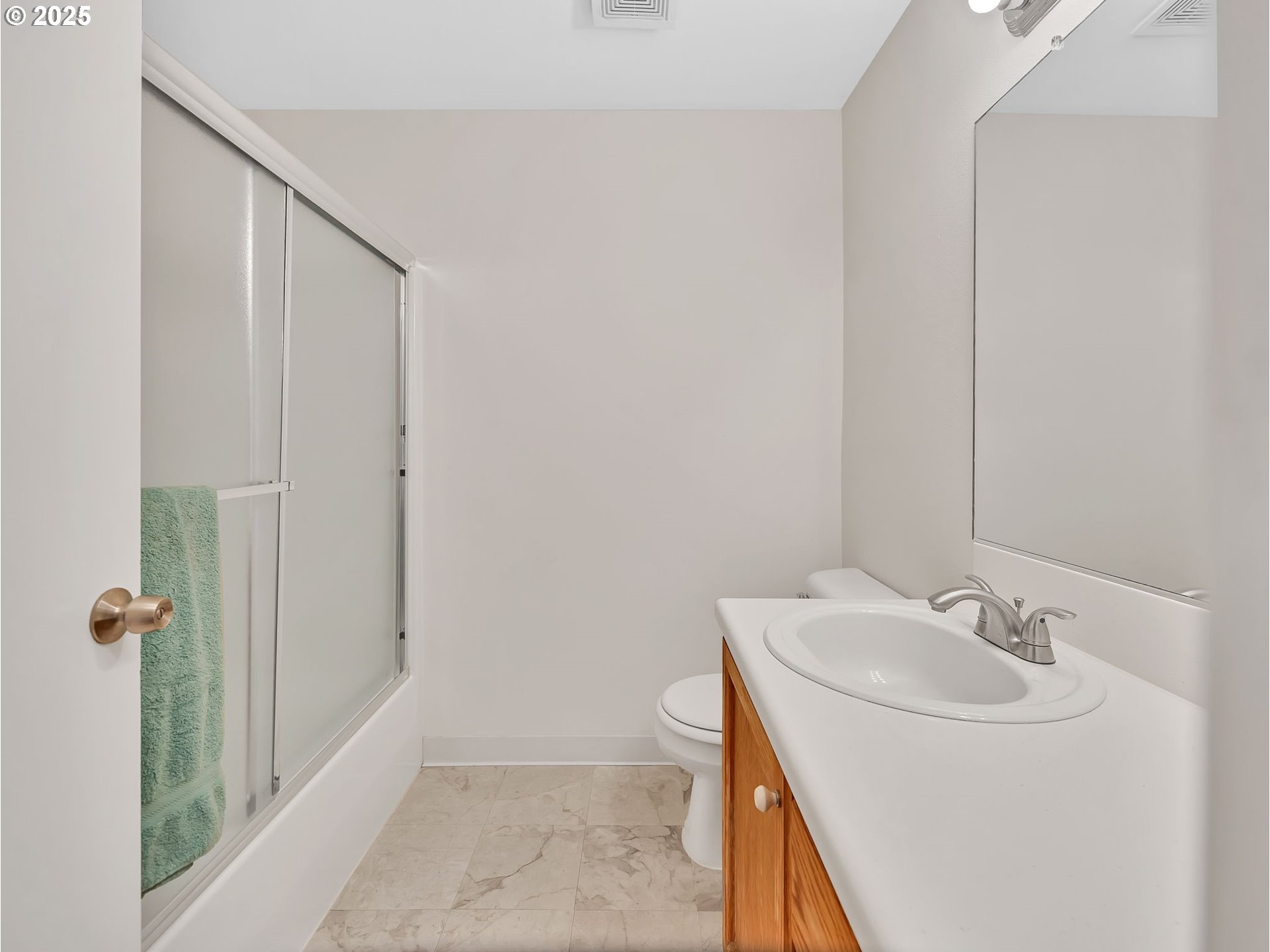 Portland, Oregon 97202, United States, 2 Bedrooms Bedrooms, ,3 BathroomsBathrooms,Residential,Active,235368