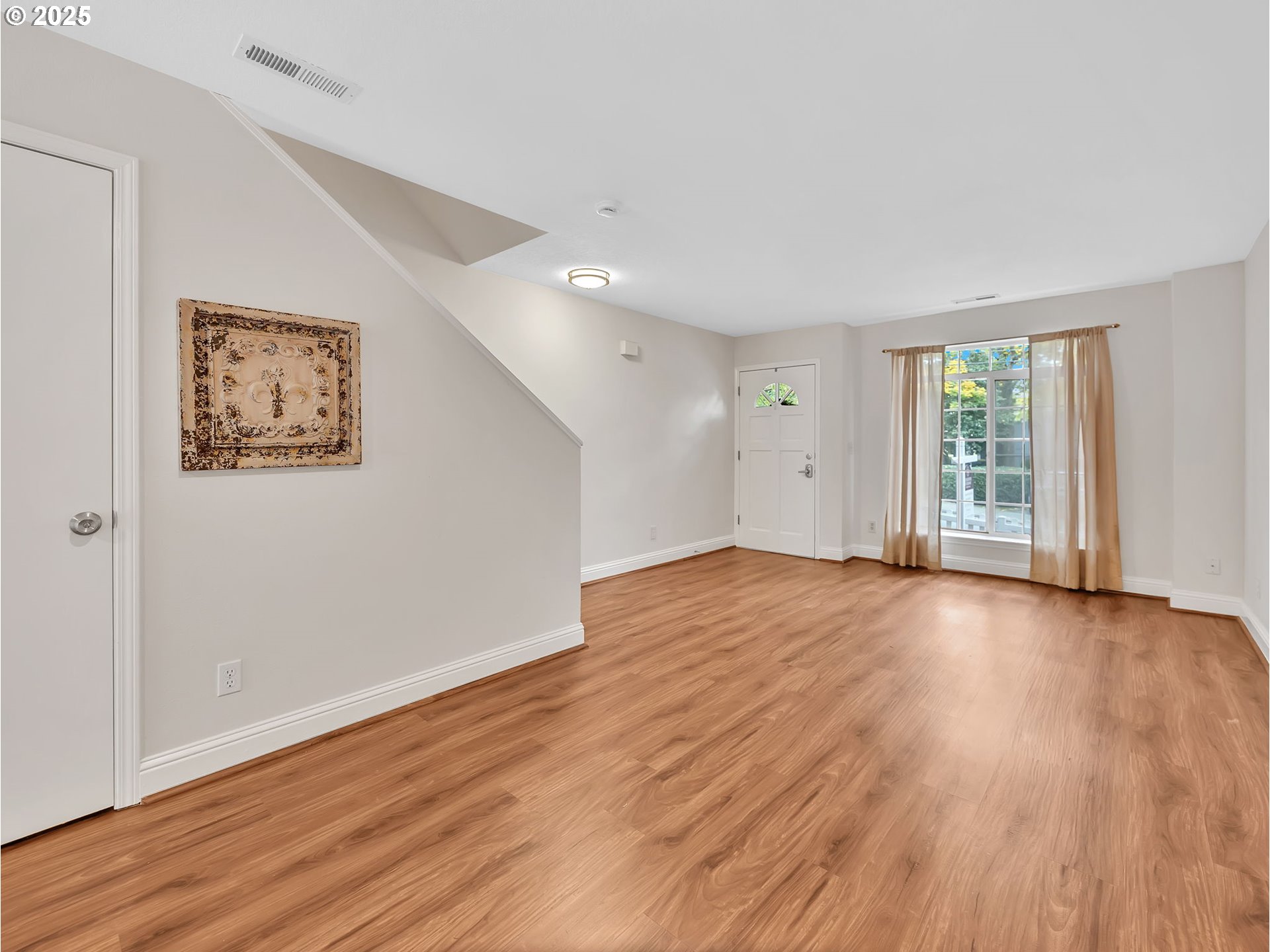 Portland, Oregon 97202, United States, 2 Bedrooms Bedrooms, ,3 BathroomsBathrooms,Residential,Active,235368