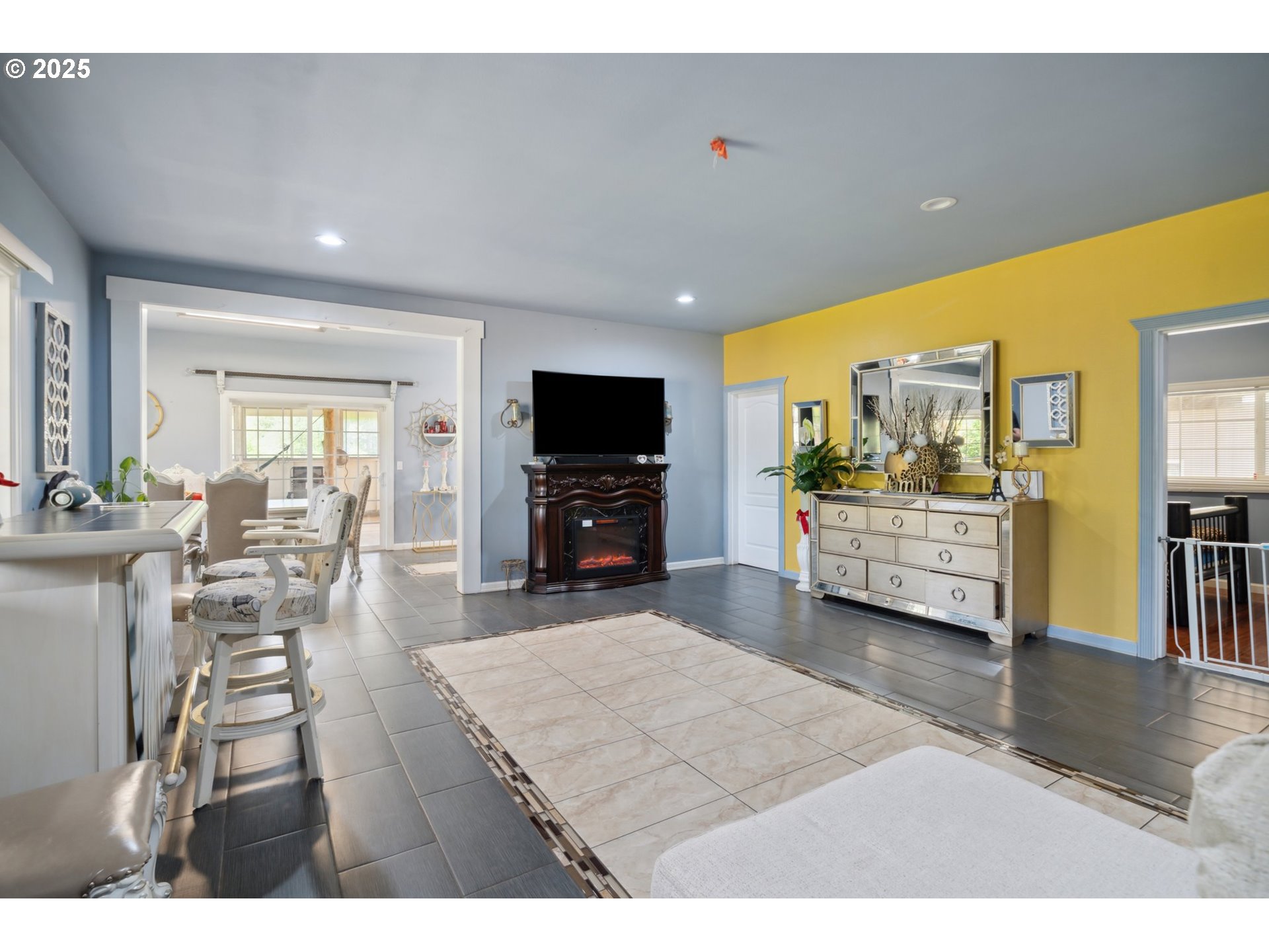 1407 SLIDE CREEK RD