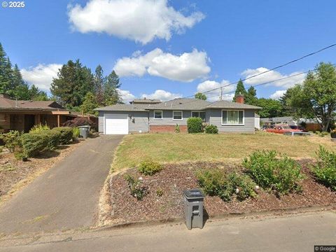 Photo of 111 SE Anne St, McMinnville, OR 97128 (MLS # 648850018)