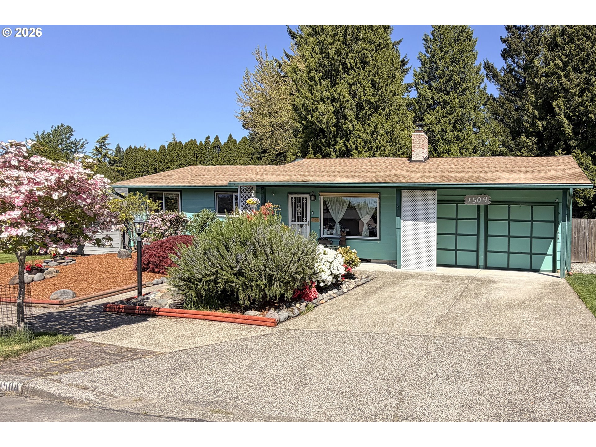 1504 NE VILLAGE SQUIRE CT