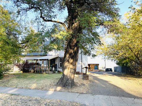 A home in La Grande