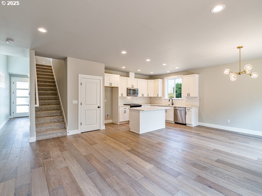 2257 SW PHYLLIS PL