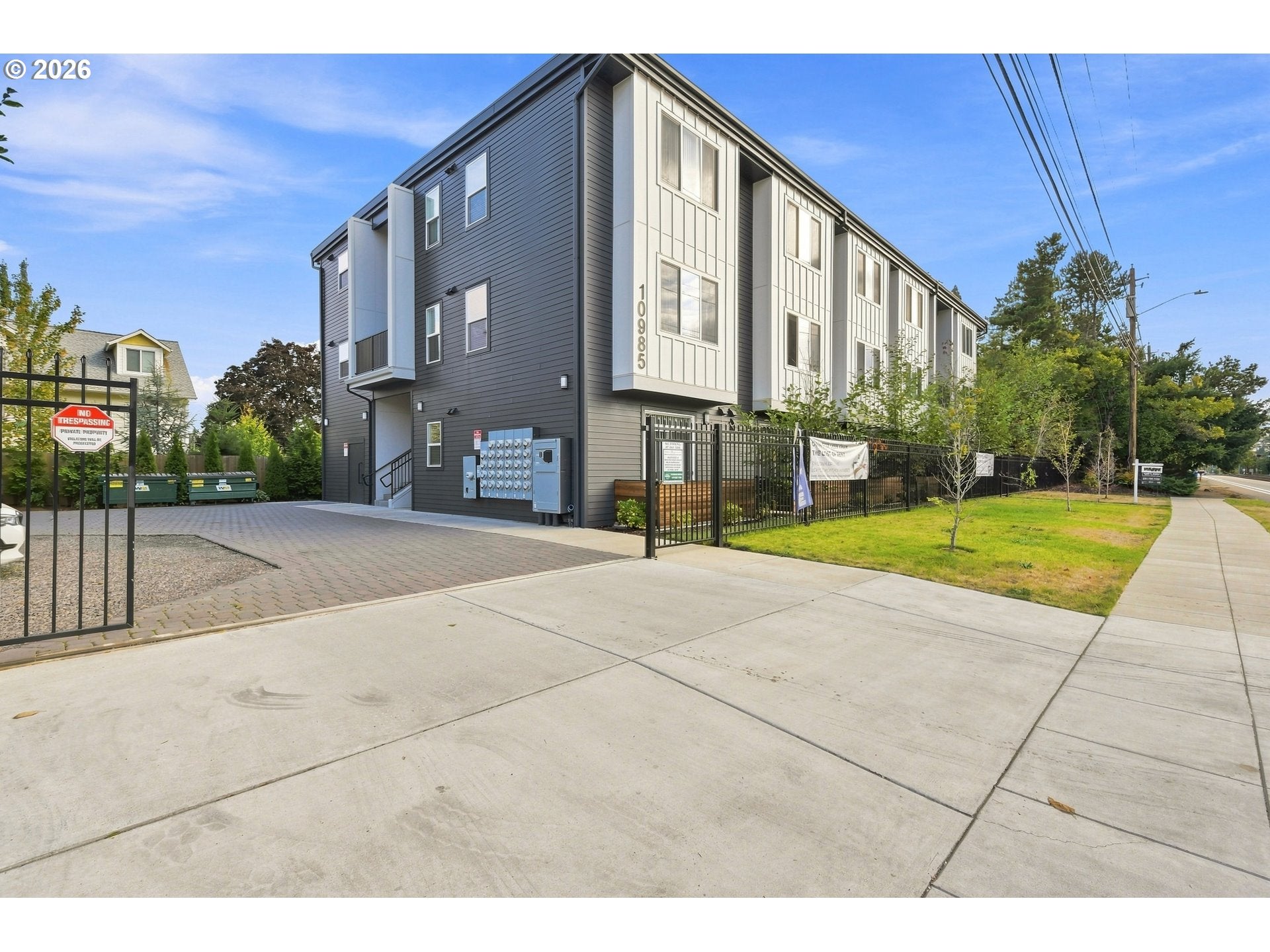 10985 E BURNSIDE ST 23