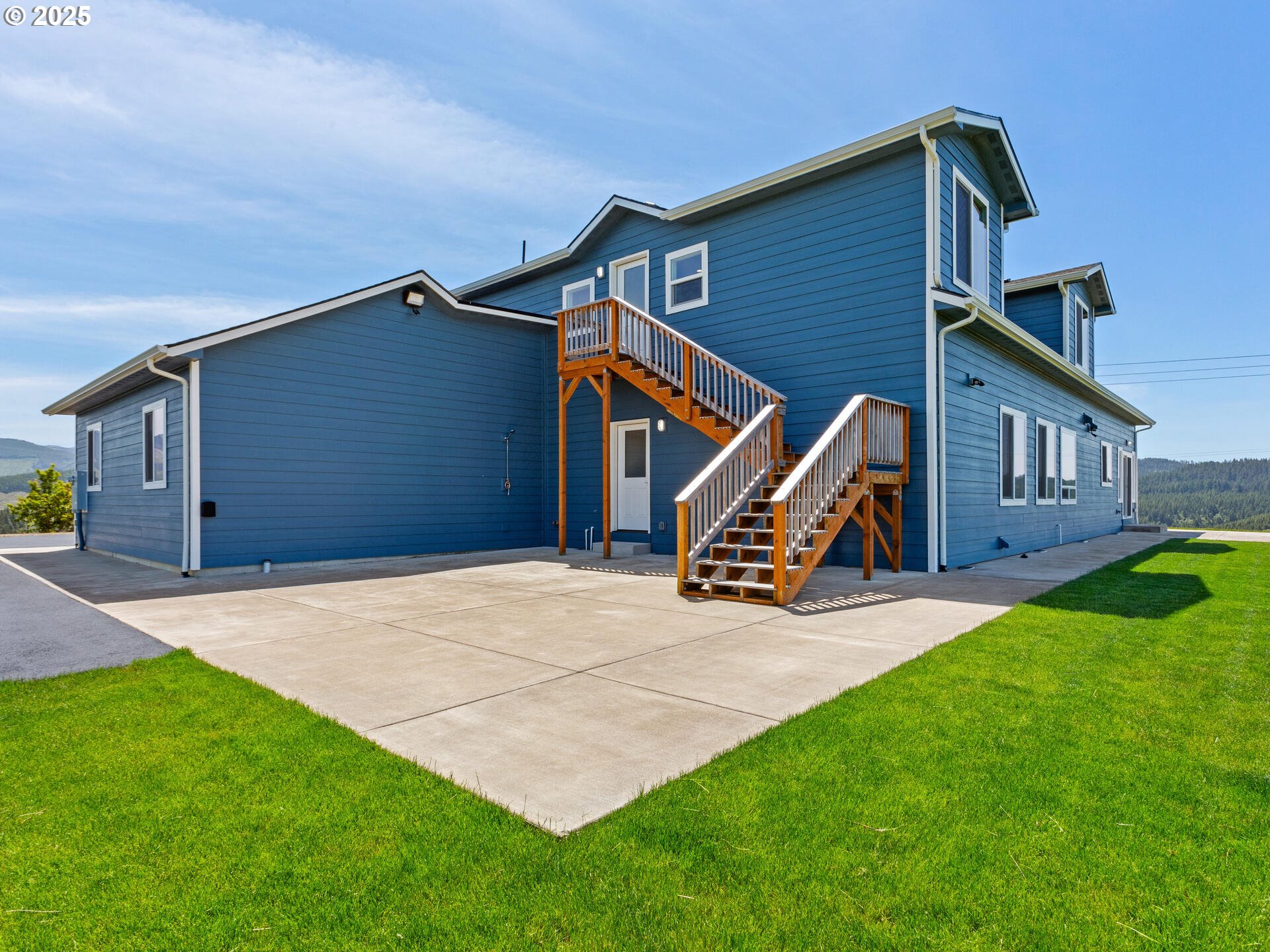 1091 N ECHO MOUNTAIN RD