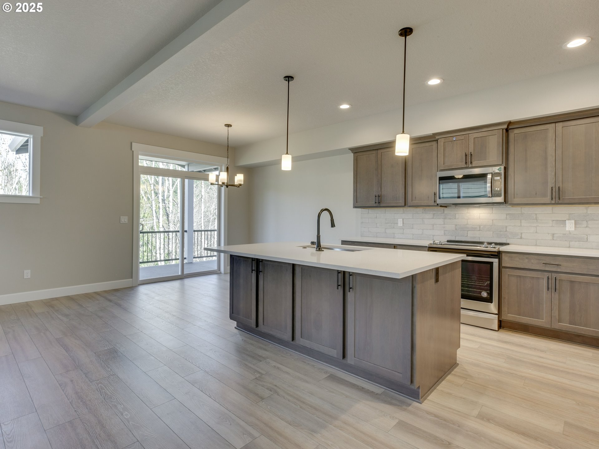 2217 E Juniper CIR