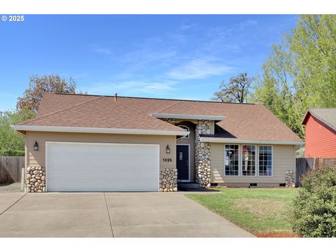 1325 VINE CT Junction City OR 97448