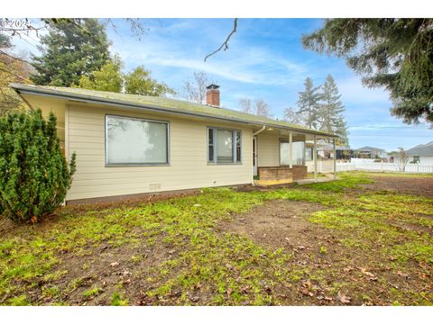 A home in Roseburg