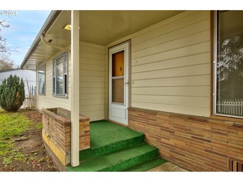 A home in Roseburg