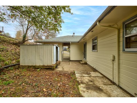 A home in Roseburg